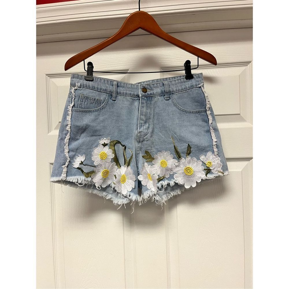 Falmer Heritage Denim Cut Off Daisy Embroidered Shorts sz 31” EUV
